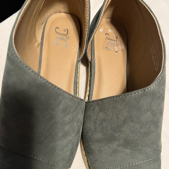 Journey Collection Women’s faux suede slip on D’Orsay shoes size 8 - Picture 3 of 6